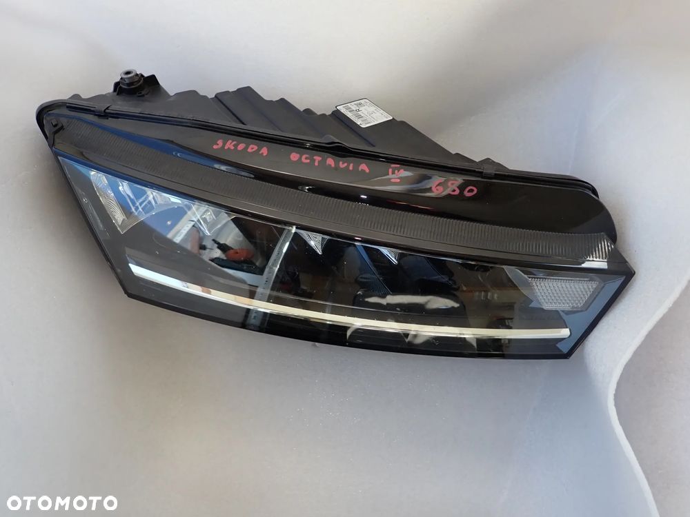 SKODA OCTAVIA IV LAMPA PRAWY PRZÓD 5E4941016 - 1