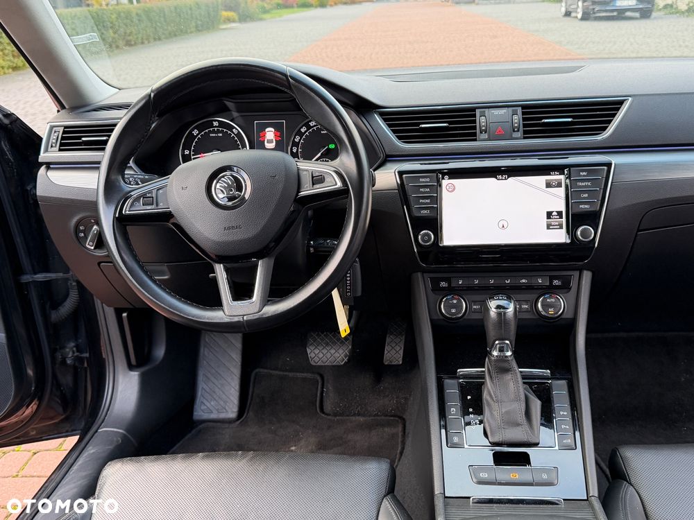 Skoda Superb 2.0 TDI DSG Sportline - 31