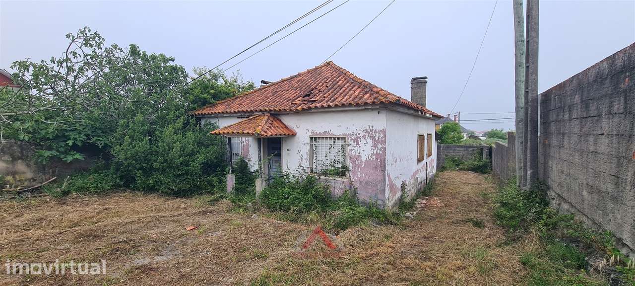 Moradia T3 Rés-do-Chão / Remodelação / Investimento / Vistas Castelo - Grande imagem: 2/23