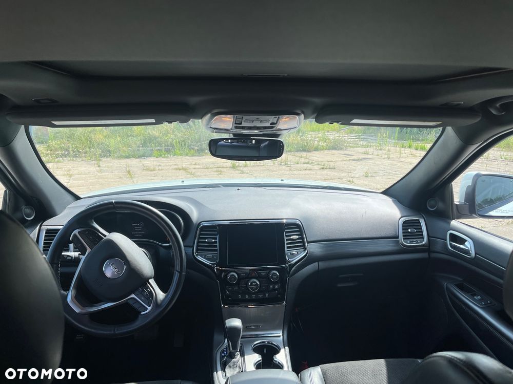 Jeep Grand Cherokee - 12