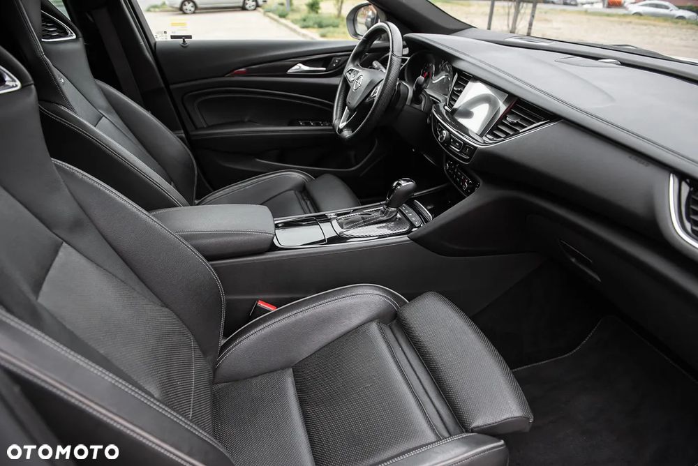 Opel Insignia - 35