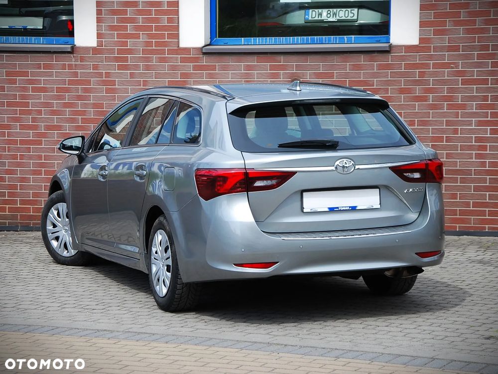 Toyota Avensis 1.8 Active - 20