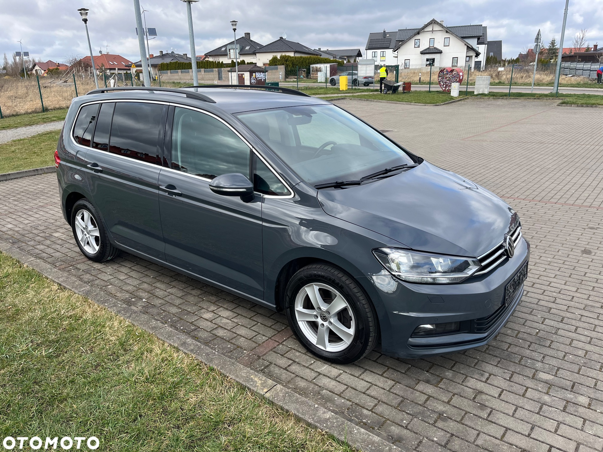Volkswagen Touran 2.0 TDI SCR DSG Comfortline - 2