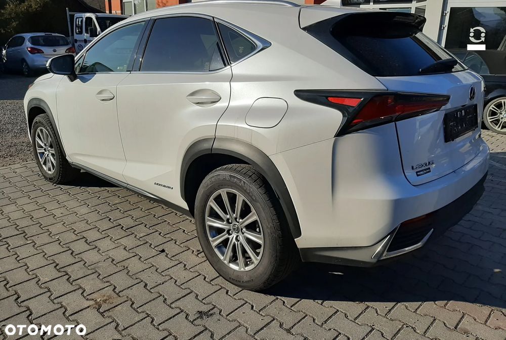 Lexus NX 300h Comfort AWD - 4