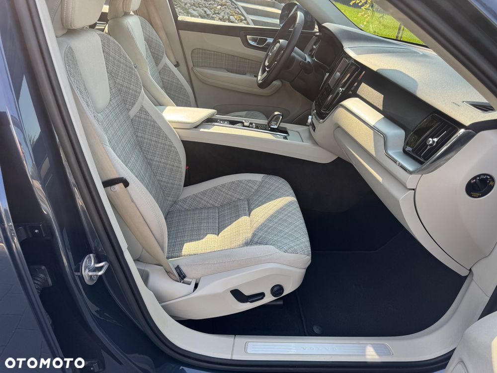 Volvo XC 60 B5 B AWD Core - 24