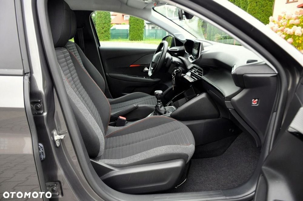 Peugeot 208 - 17