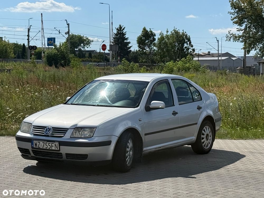 Volkswagen Bora 1.6 Basis - 1