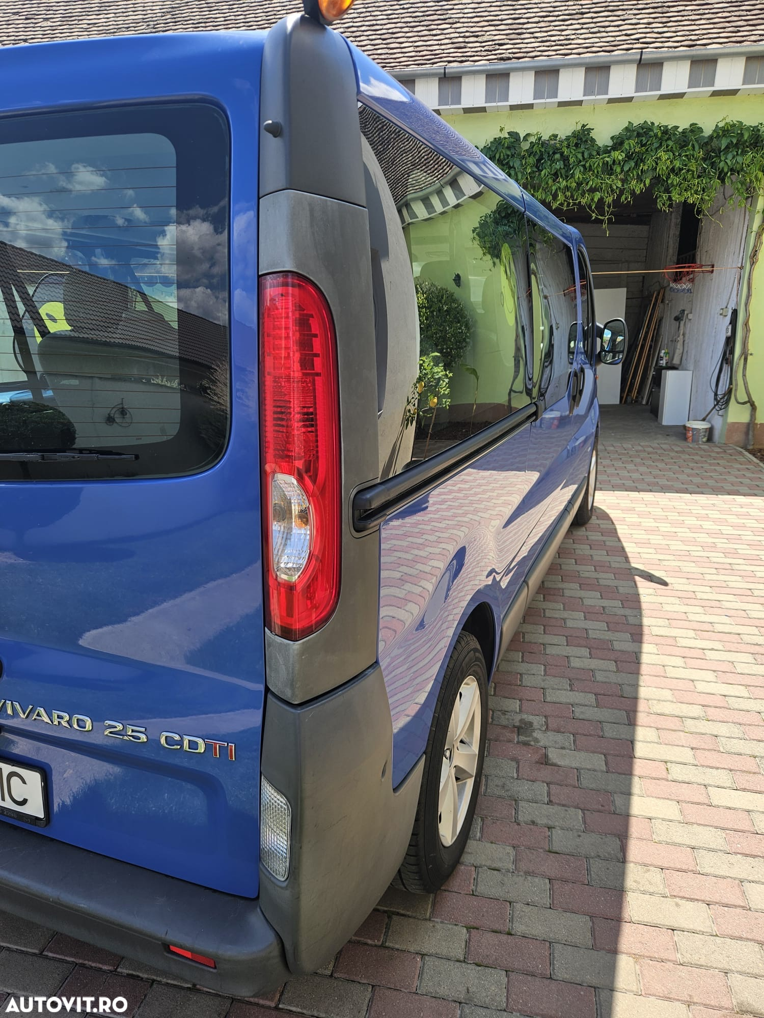 Opel Vivaro 2.5 CDTI L2H1 - 3