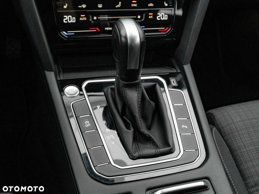 Volkswagen Passat 2.0 TSI Business DSG - 21