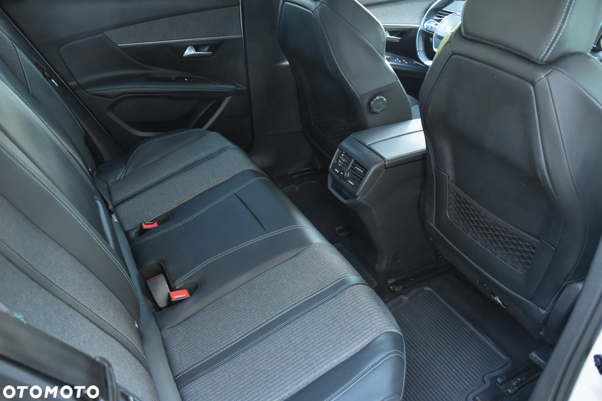 Peugeot 3008 1.6 PureTech Hybrid4 PHEV GT Pack S&S EAT8 - 33
