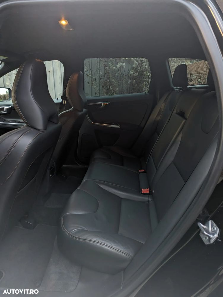 Volvo XC 60 D4 R-Design - 6