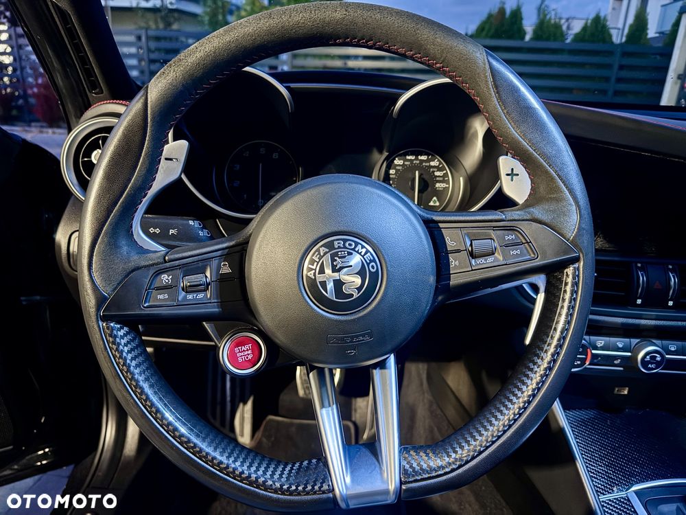 Alfa Romeo Giulia 2.9 V6 Bi-Turbo AT8 Quadrifoglio - 25