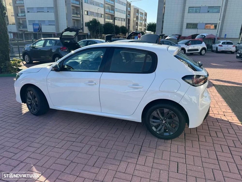 Peugeot 208 - 10