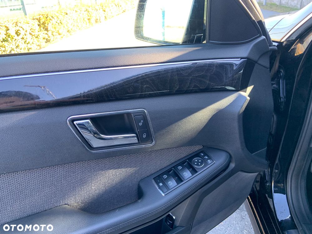 Mercedes-Benz Klasa E 200 CGI BlueEffICIENCY - 21