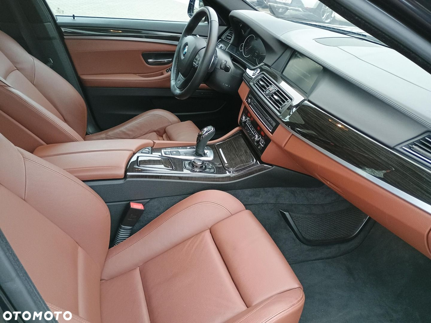 BMW Seria 5 550i xDrive - 9