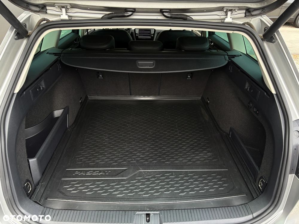 Volkswagen Passat Variant 2.0 TDI SCR 4Motion DSG Highline - 36