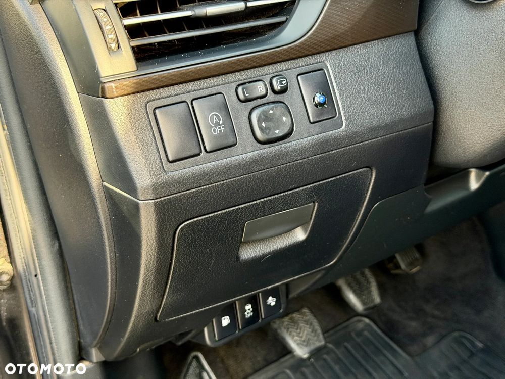 Toyota Avensis 2.0 D-4D Premium - 16