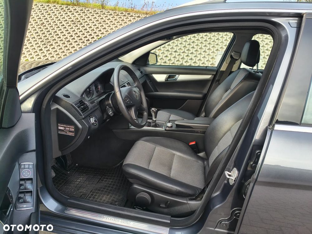Mercedes-Benz Klasa C 180 Kompressor BlueEFFICIENCY Avantgarde - 39