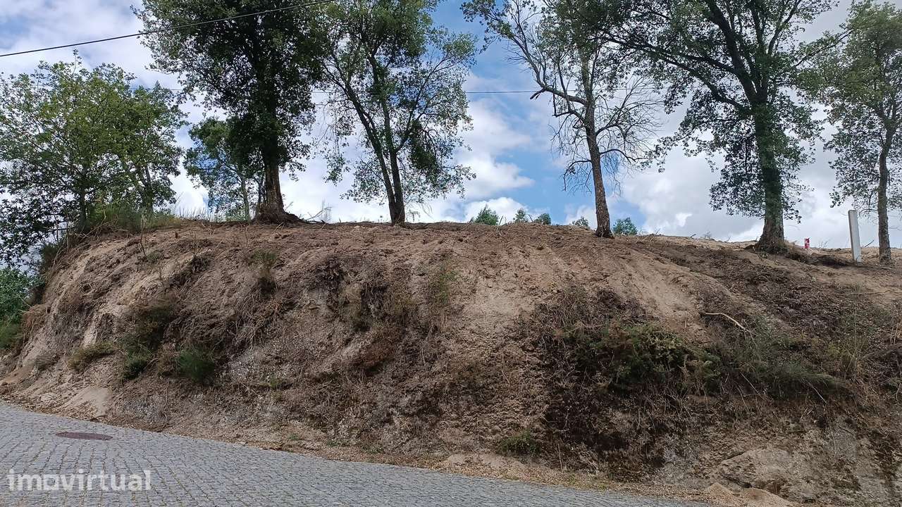 Terreno Urbano de 1387m² em Priscos com boas acessibilidades - Grande imagem: 2/6