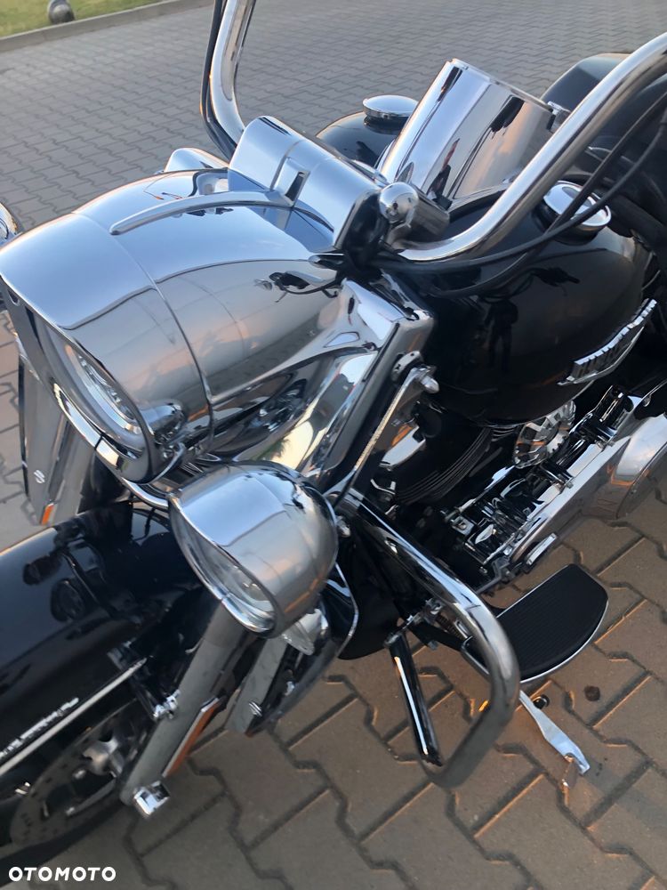 Harley-Davidson Touring Road King - 13