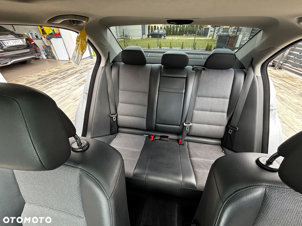 Mercedes-Benz Klasa C 180 CGI Automatik BlueEFFICIENCY Avantgarde - 15