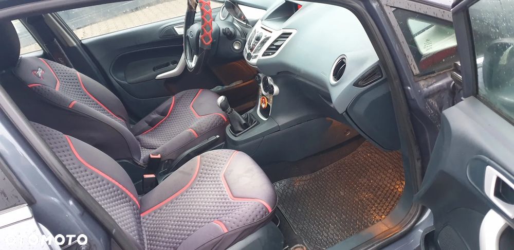 Ford Fiesta 1.4 TDCi Champions Edition - 6