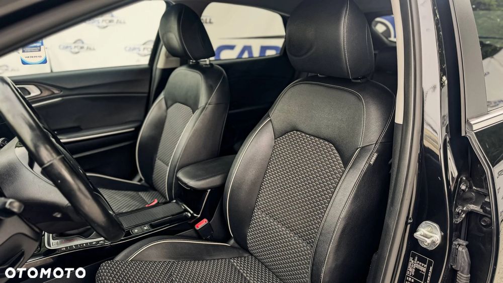 Kia XCeed - 38