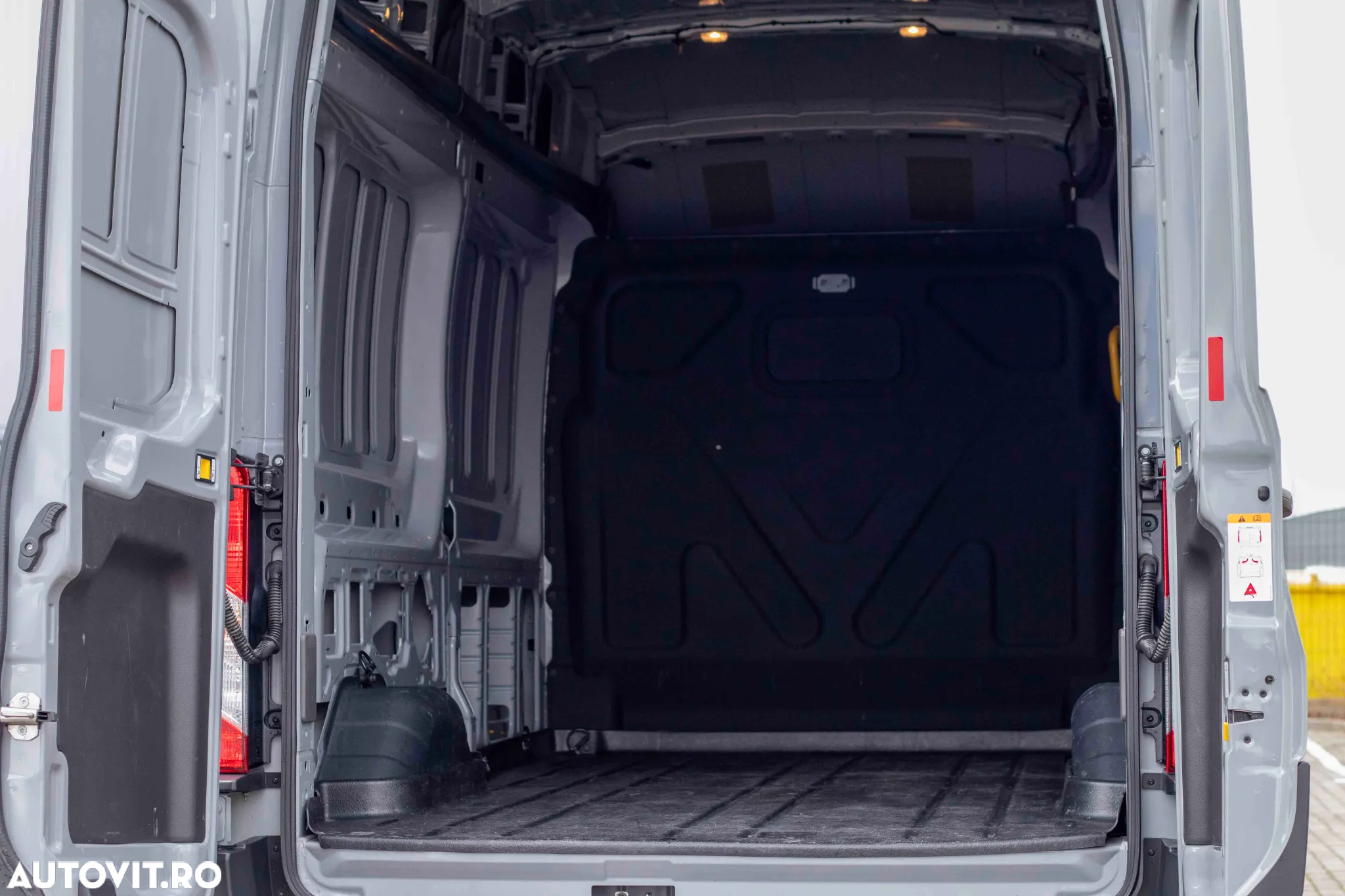 Ford E-Transit - 15