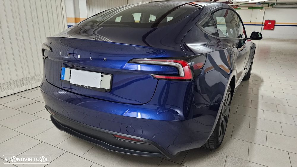 Tesla Model 3 - 4