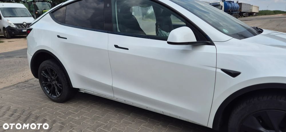 Tesla Model Y 62.5 Standard RWD - 6