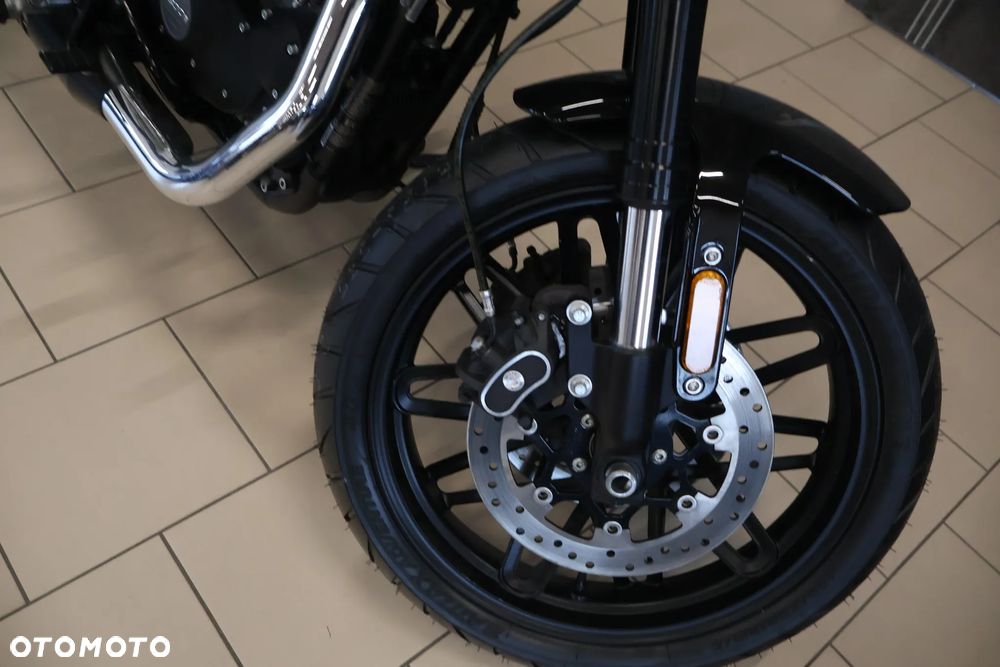 Harley-Davidson Sportster Roadster 1200R - 11