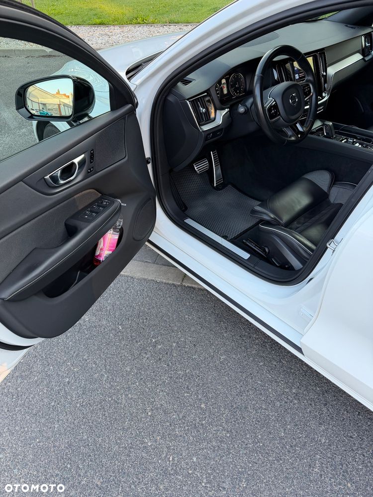 Volvo V60 B3 B R-Design - 13