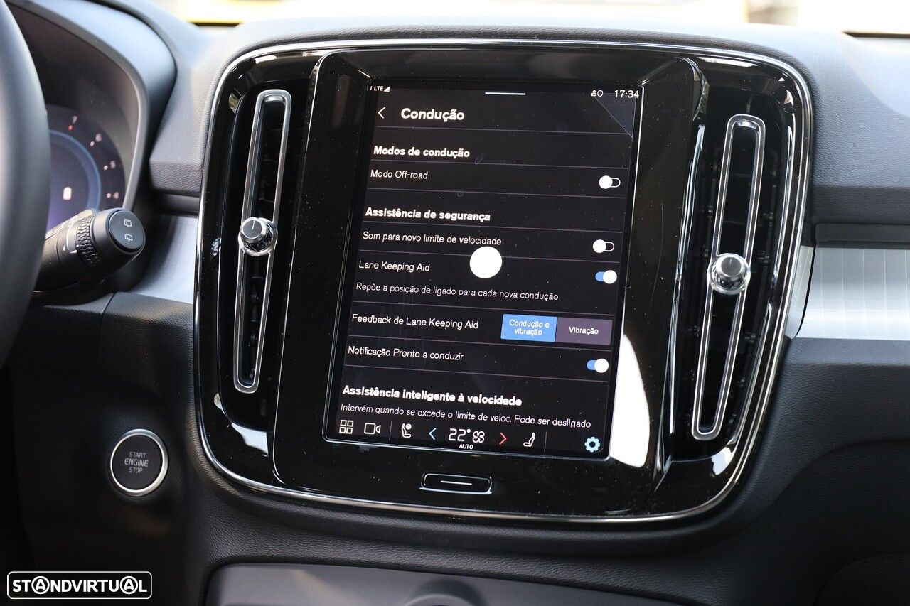Volvo XC 40 2.0 B3 Plus Dark - 24