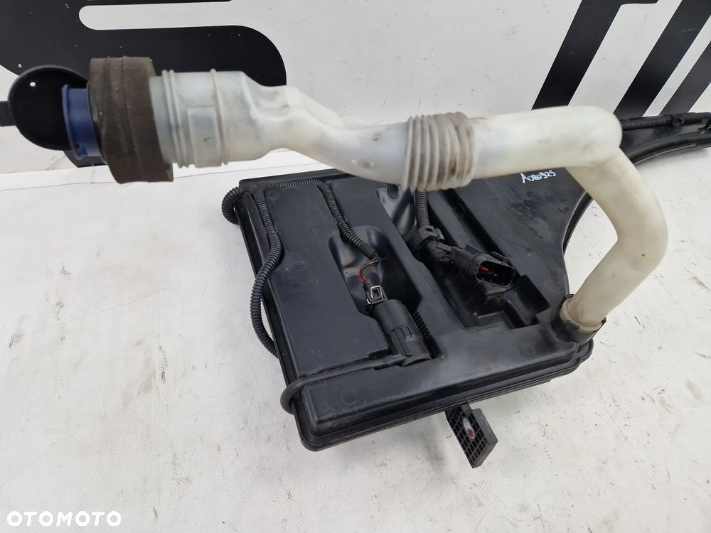 Zbiorniczek spryskiwaczy pompka Maserati Ghibli - 2