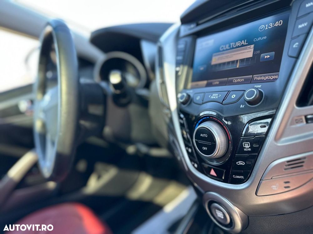 Hyundai Veloster - 8