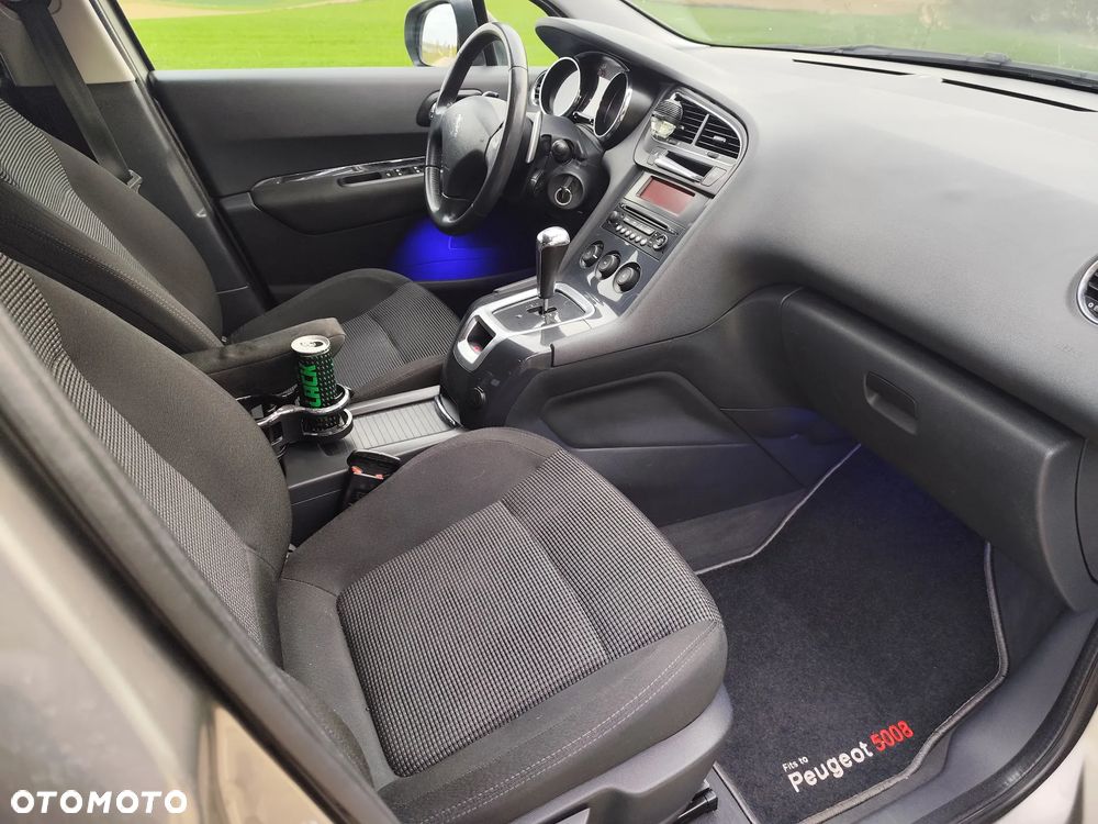 Peugeot 5008 - 12