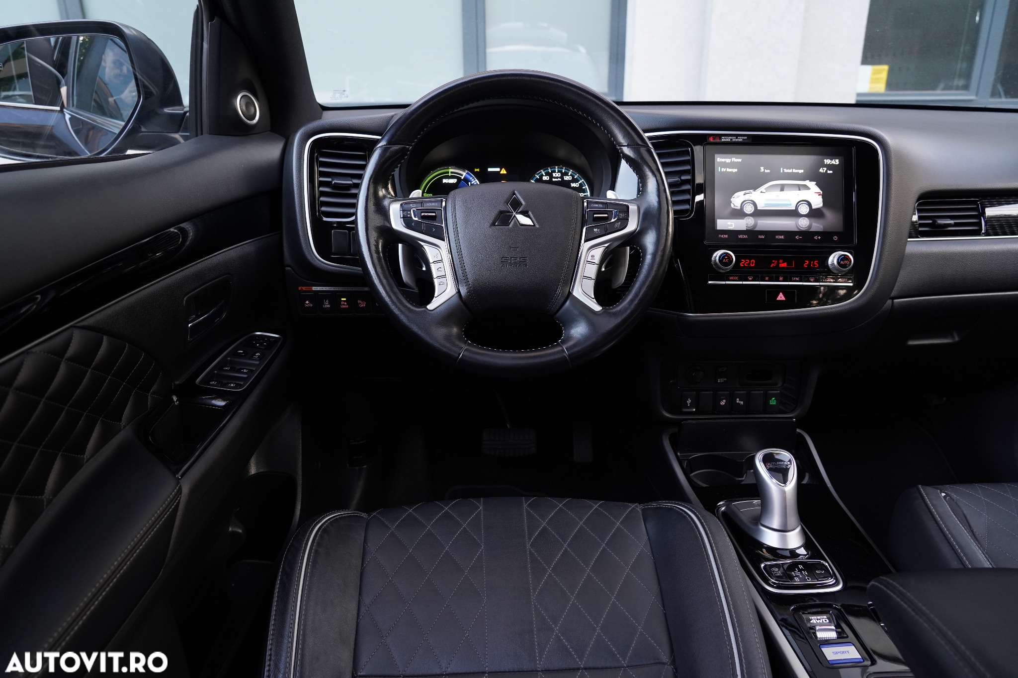 Mitsubishi Outlander 2.4 4WD Plug-In Hybrid Top - 15