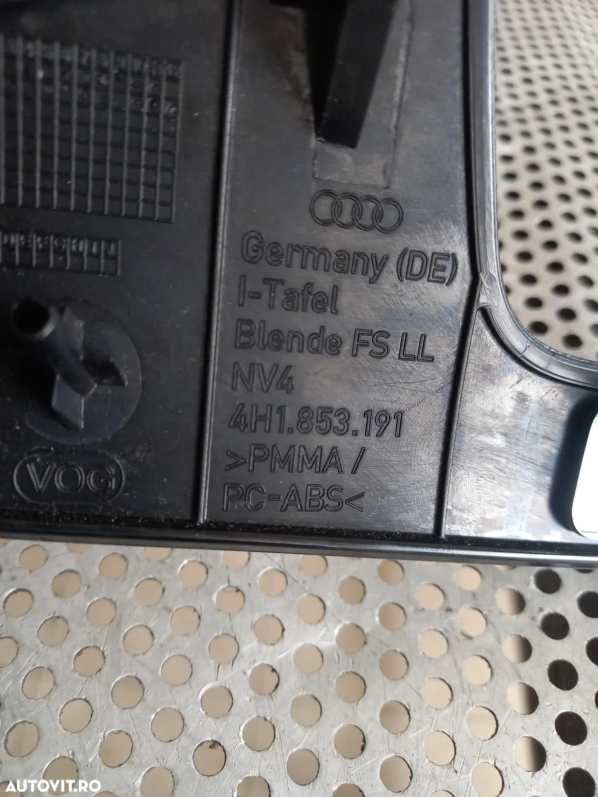 Ornament Rama Ceasuri Bord Negru Lucios Audi A8 4H D4 An 2010-2011-2012-2013-2014-2015-2016-2017 Vo - 8