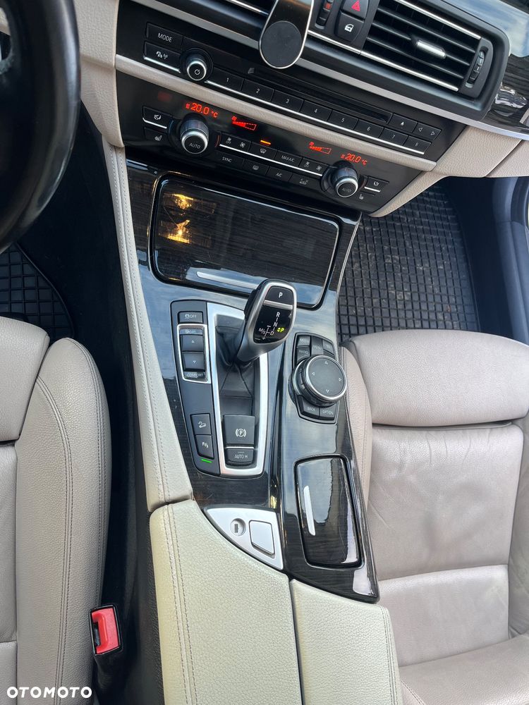 BMW Seria 5 525d xDrive - 6