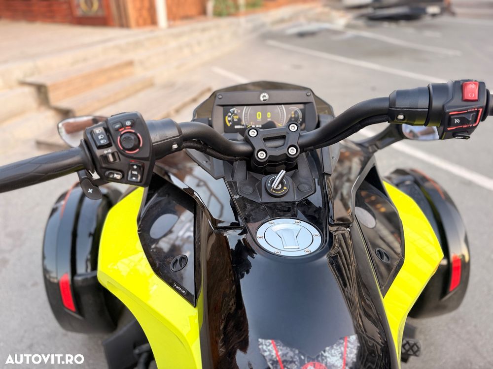Can-Am Spyder - 7