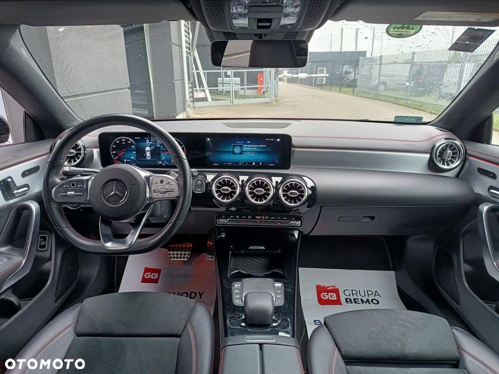 Mercedes-Benz CLA 220 4-Matic 7G-DCT - 17