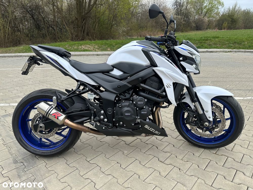 Suzuki GSX - 28