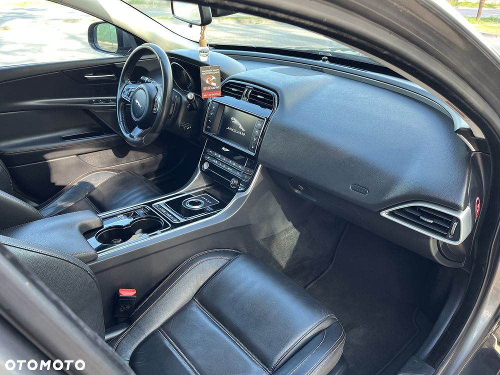 Jaguar XE - 7