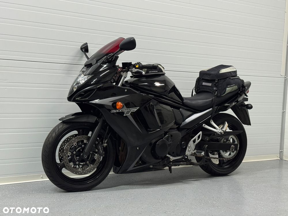 Suzuki GSX - 12