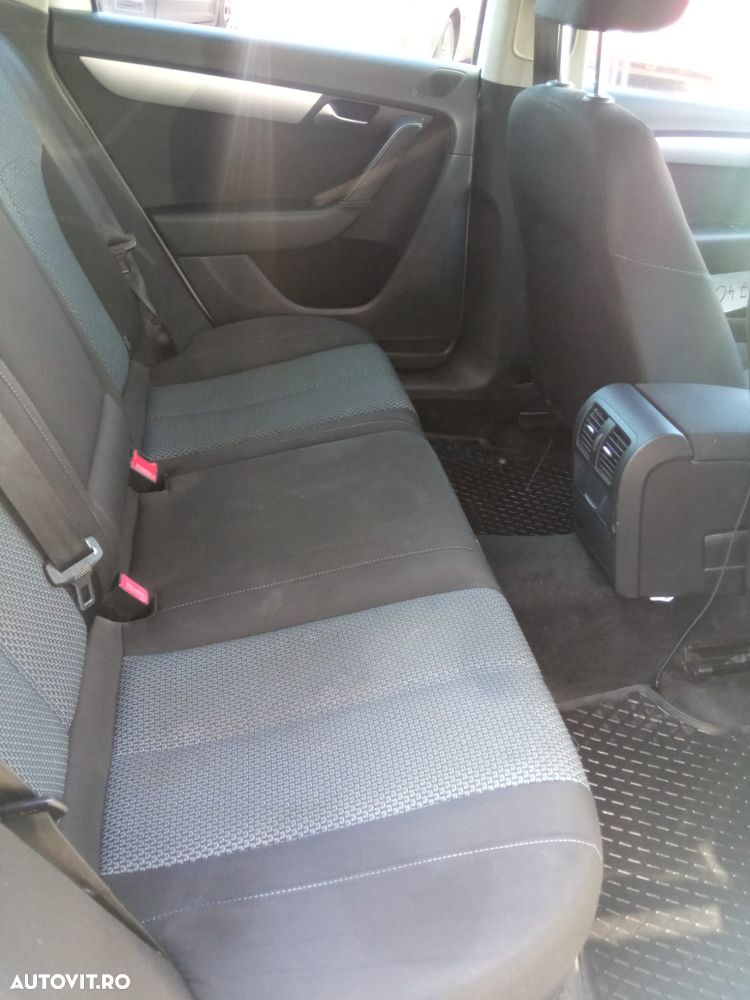 Volkswagen Passat 1.6 TDI DPF BlueMotion Technology Comfortline - 11