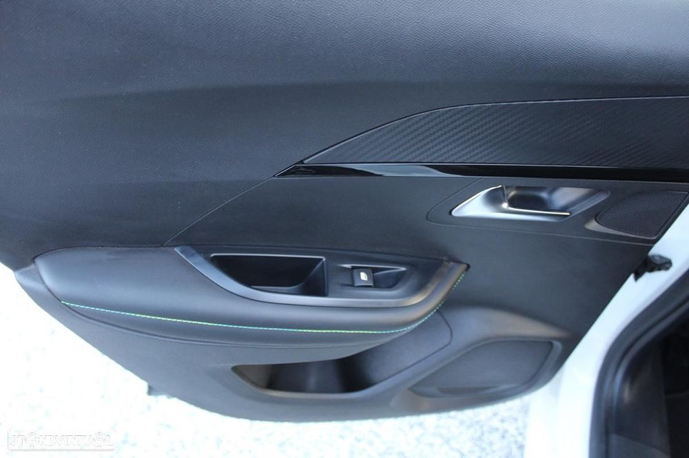 Peugeot e-2008 50 kWh Active Pack - 24