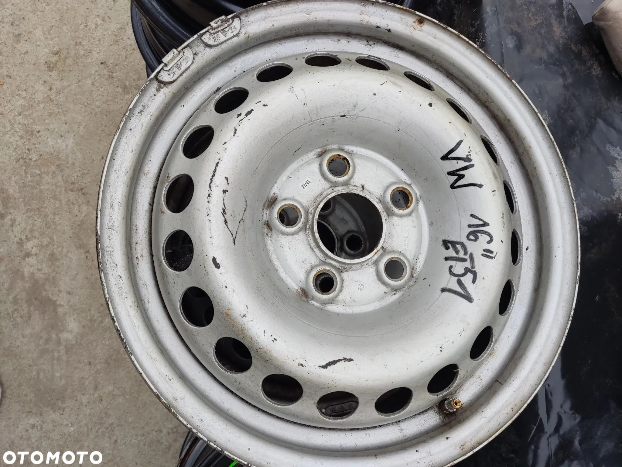 Felgi stalowe VW Volkswagen 16 cali ET51 5x120 61/2Jx16H2 - 1