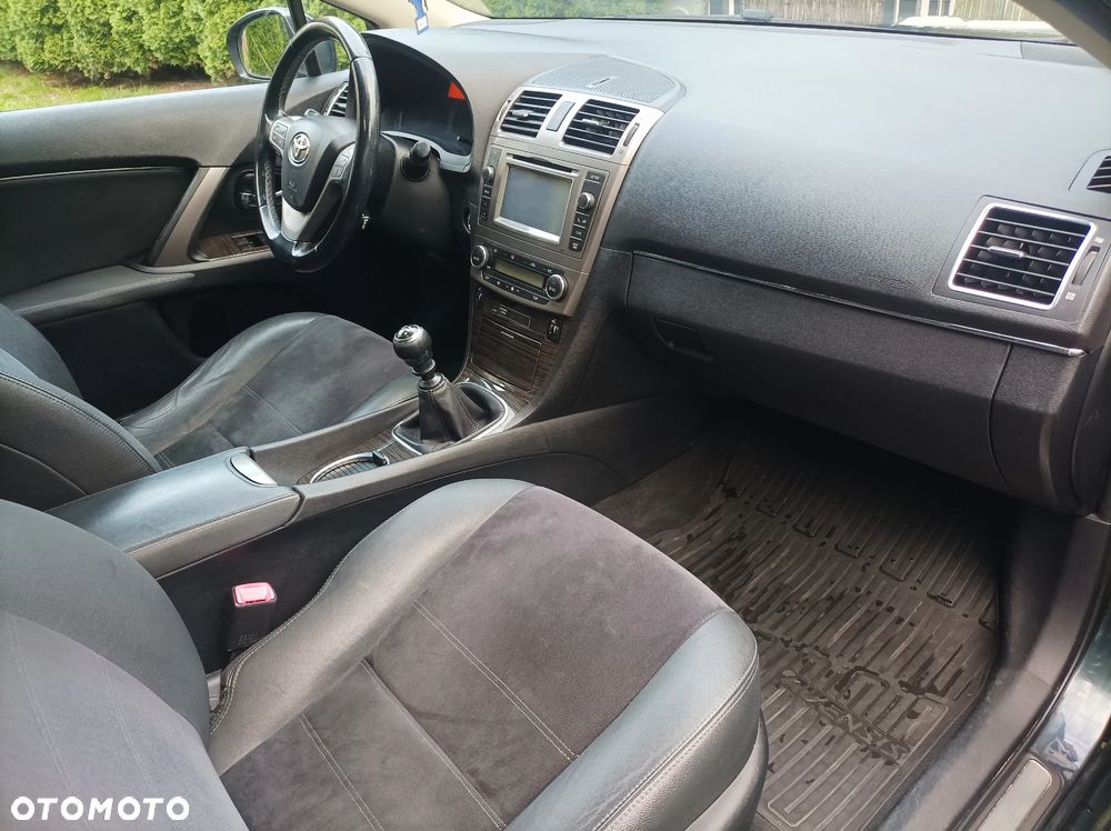 Toyota Avensis 1.8 Sol plus NAVI - 14