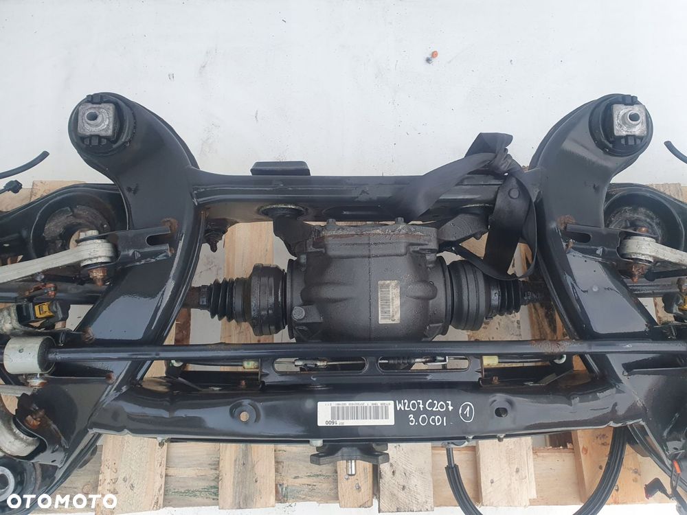 Mercedes W207 3.0 V6 CDI TYLNE ZAWIESZENIE TYŁ KPL - 9