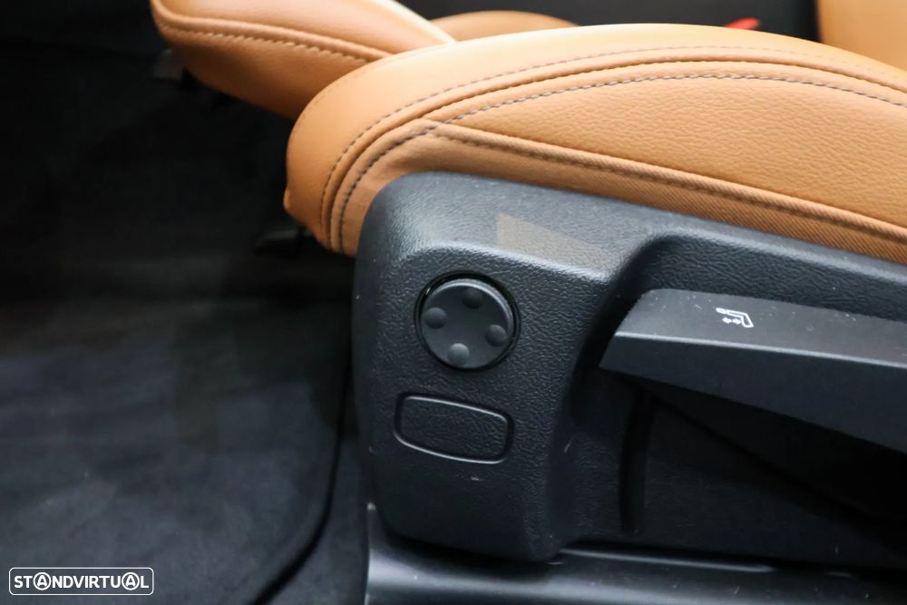 BMW 320 e Pack Desportivo M Auto - 28